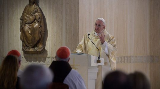Papież na Mszy we wtorek: chrześcijanin światłem dla innych