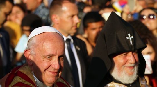 Wzruszająca wizyta papieża Franciszka w miejscu pamięci ofiar rzezi Ormian sprzed stu lat