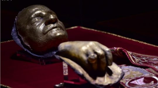 Relikwie w postaci ciała świętego Jana XXIII nawiedzają Bergamo(Vatican Service News - 29.06.2017)