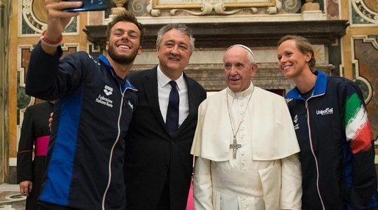 Ojciec święty w spotkaniu ze sportowcami(Vatican Service News - 25.06.2017)