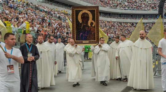 Matka Boża Jasnogórska na stadionie (Vatican Service News - 01.07.2017)