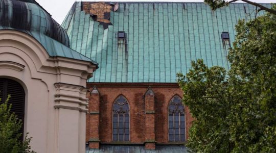 Poważne uszkodzenia katedry w Gnieźnie( Vatican Service News - 14.08.2017)