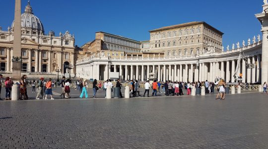 Coraz więcej turystów i pielgrzymów (05.10.2017 Vatican Service News)