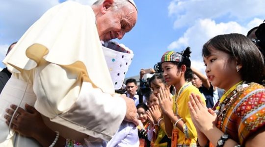 Pierwszy dzień pielgrzymki Ojca świętego do Azji (Vatican Service News - 27.11.2017)