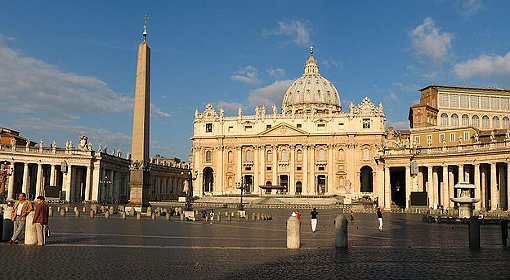 Polska choinka  na placu św. Piotra w Rzymie (08.11.2017- Vatican Service News)