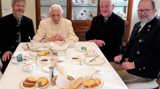 Święcenia kapłańskie przyjmował razem z papieżem Benedyktem  (7.11.2017-Vatican Se)