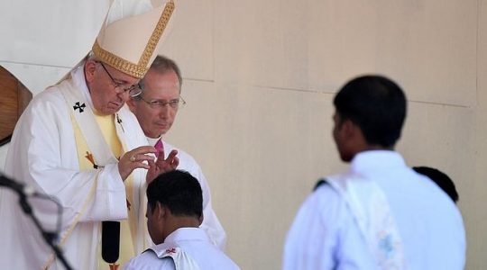 Papież wyświęcił nowych kapłanów (Vatican Service News - 01.12.2017)