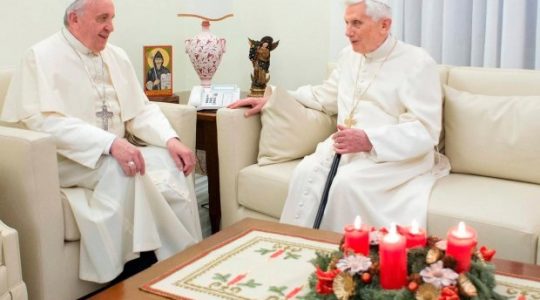 Papież Franciszek z życzeniami u Benedykta XVI (Vatican Service News - 26.12.2017)