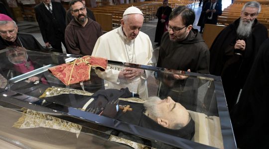 Modlitwa nie jest lekiem uspokajającym-Papież w San Giovanni Rotondo  (17. 03. 2018)