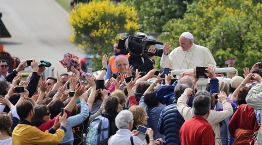 Papież Franciszek w Toskanii (Vatican Service News -10.05.2018)