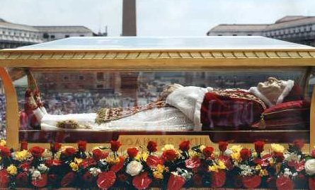 Peregrynacja relikwii - ciała świętego Jana XXIII (Vatican Service News - 25.05.2018)