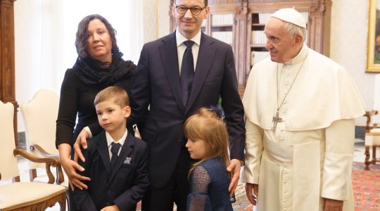 Ojciec Święty przyjął na audiencji Premiera Rzeczypospolitej Polskiej (Vatican Service News - 04.06.2018)