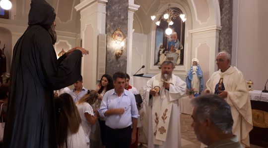 Modlitwy, kwiaty i sztuczne ognie dla św. Charbela (25.07. 2018)