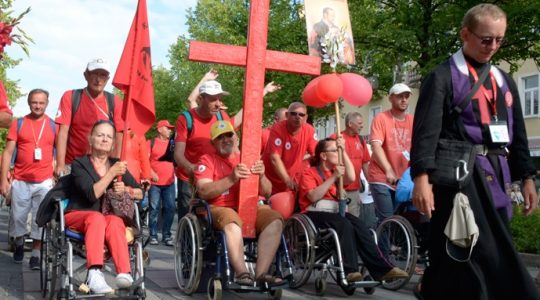 Niepełnosprawni w drodze na Jasną Górę (Vatican Service News - 05.08.2018)