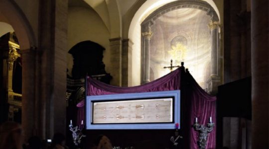 Znowu można nawiedzać relikwie świętego Całunu Turyńskiego (Vatican Service News - 27.09.2018)