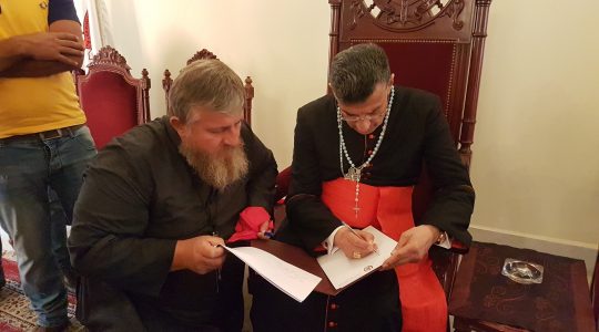 Patriarcha Libanu błogosławi rodzinie Domów Modlitwy św. Charbela (26.09.2018)