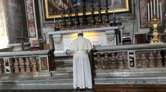 Przy grobie Świętego Jana Pawła II (Vatican Service News - 23.10.2018)