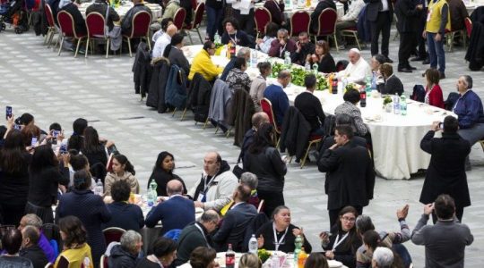 Obiad z ubogimi w auli Pawła VI (Vatican Service News - 18.11.2018)