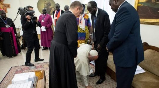 Niezwykły gest pokory wykonany przez papieża Franciszka(Vatican Service News -12.04.2019)