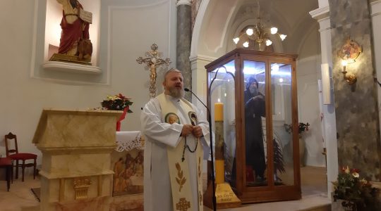 Modlitewne skupienie przy figurze św. Charbela w Gragnano  (28.12.2019)