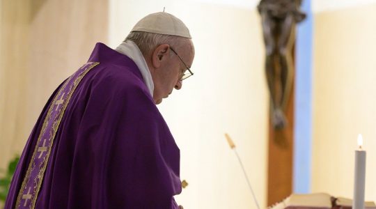 Papież modli się za dotkniętych problemami ekonomicznymi ( Charbel TV News - 23.03.2020)