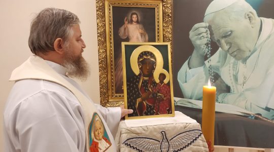 Charbel TV-Adoracja Eucharystyczna-Adorazione Eucaristica . (15.03.2020)
