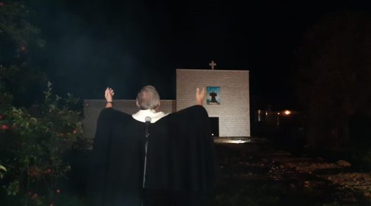 Niezapomniana modlitwa przed pustelnią św. Charbela